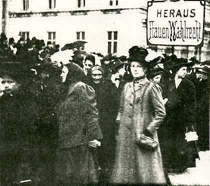 								 								 								 								 Der erste Internationale Frauentag wurde 1911 in Deutschland, Österreich, der Schweiz und den USA gefeiert. Diese Aufnahme stammt aus Wien. Foto: Kreisky Archiv							 								 								 								 																
